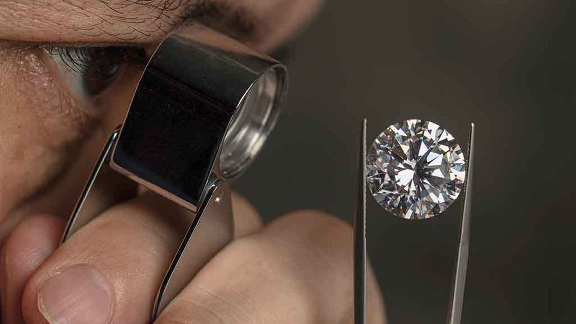 Il diamante vale la metà del prezzo pagato: la banca deve risarcire.