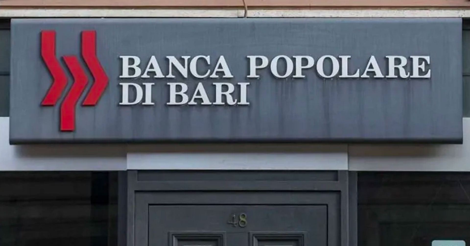 Banca Popolare di Bari condannata: oltre 170mila euro di risarcimento per la vendita di azioni illiquide.
